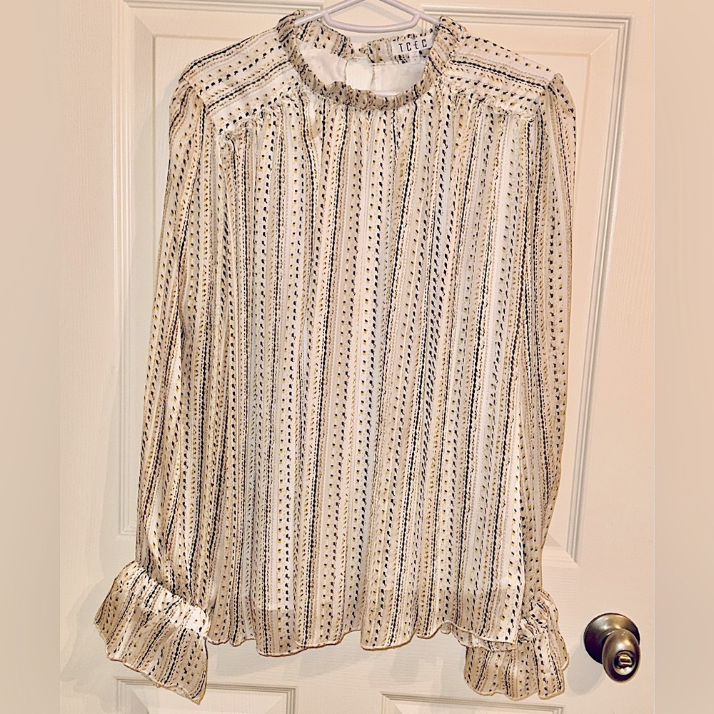 ⭐️NWOT TCEC Mock Neck Ruffle Trim Blouse⭐️